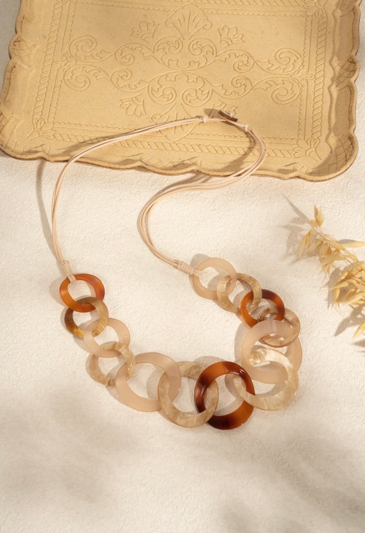 Collier Long maillons Résine Bohème Chic beige