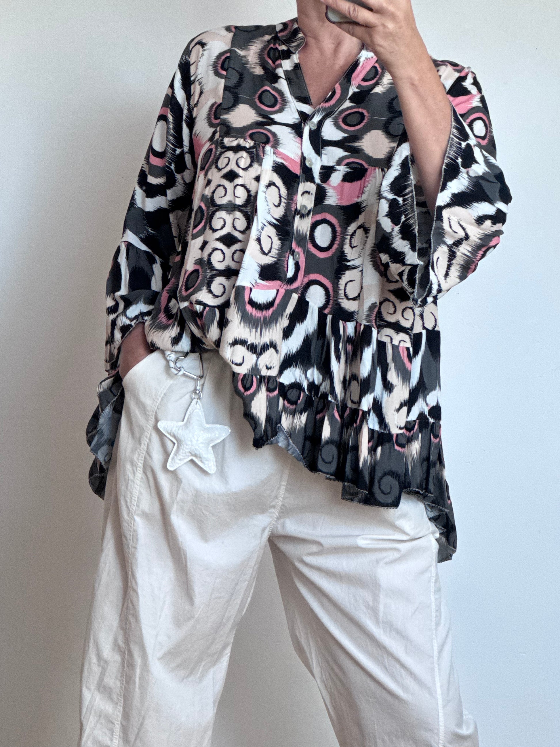 Blouse camélia noire et rose