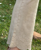 Jeans flare beige brodé
