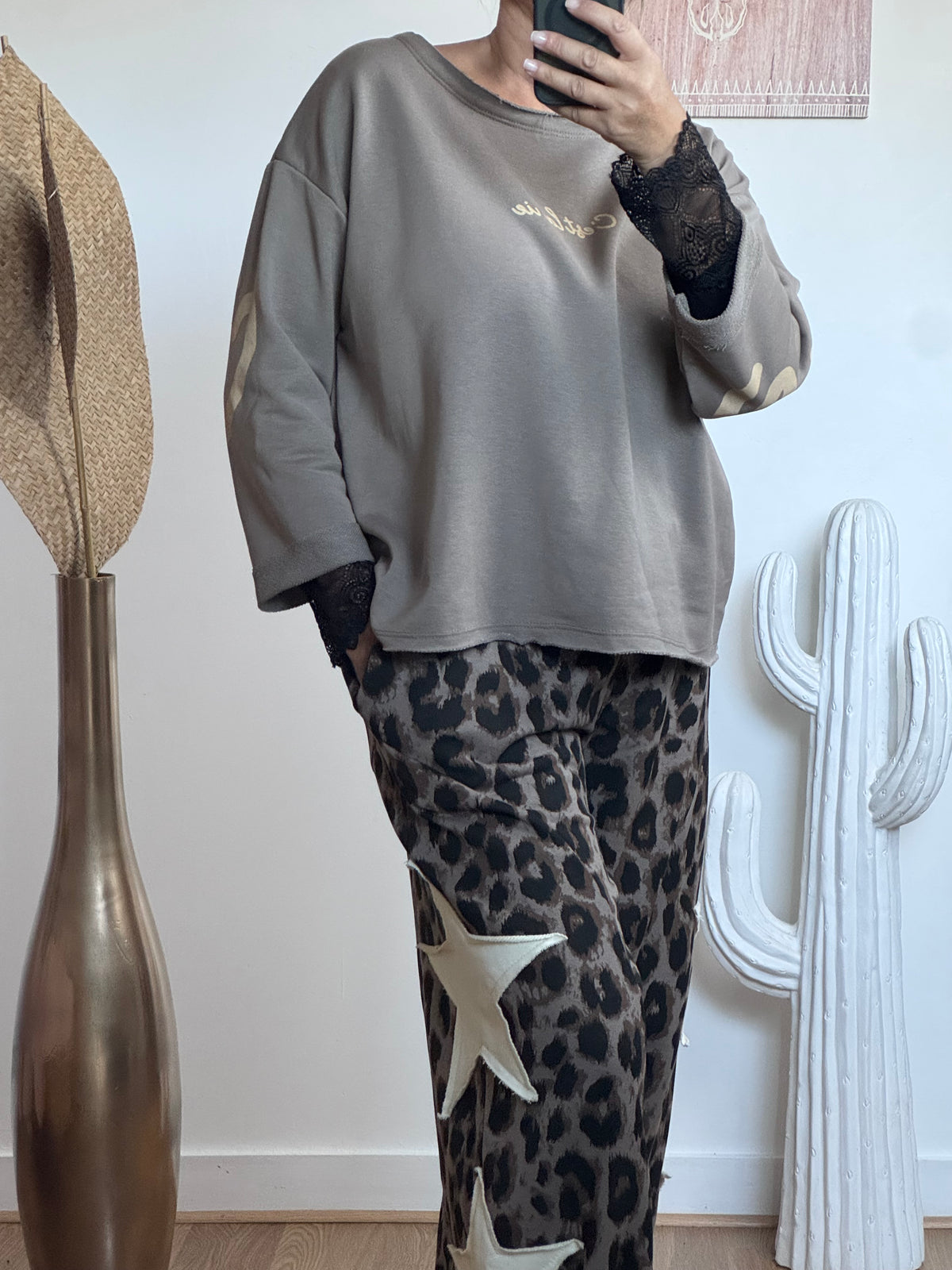 Sweat-shirt c’est la vie taupe