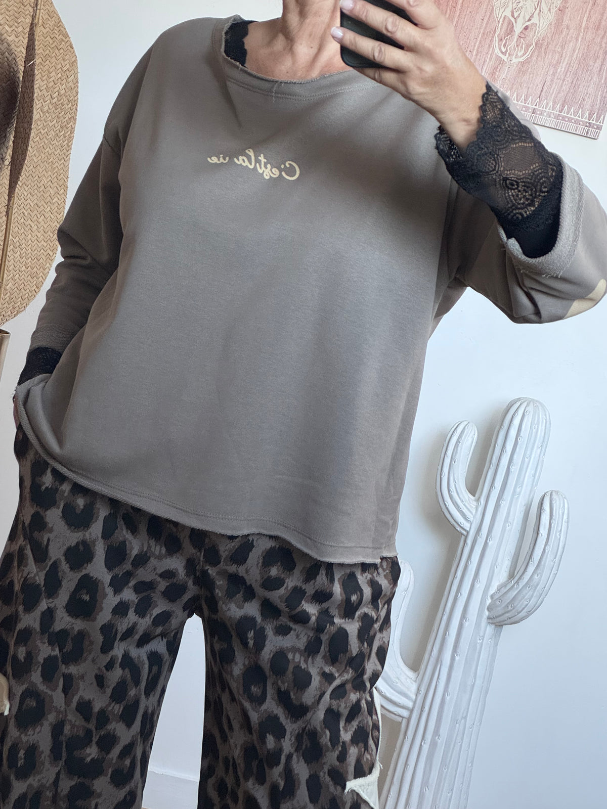 Sweat-shirt c’est la vie taupe