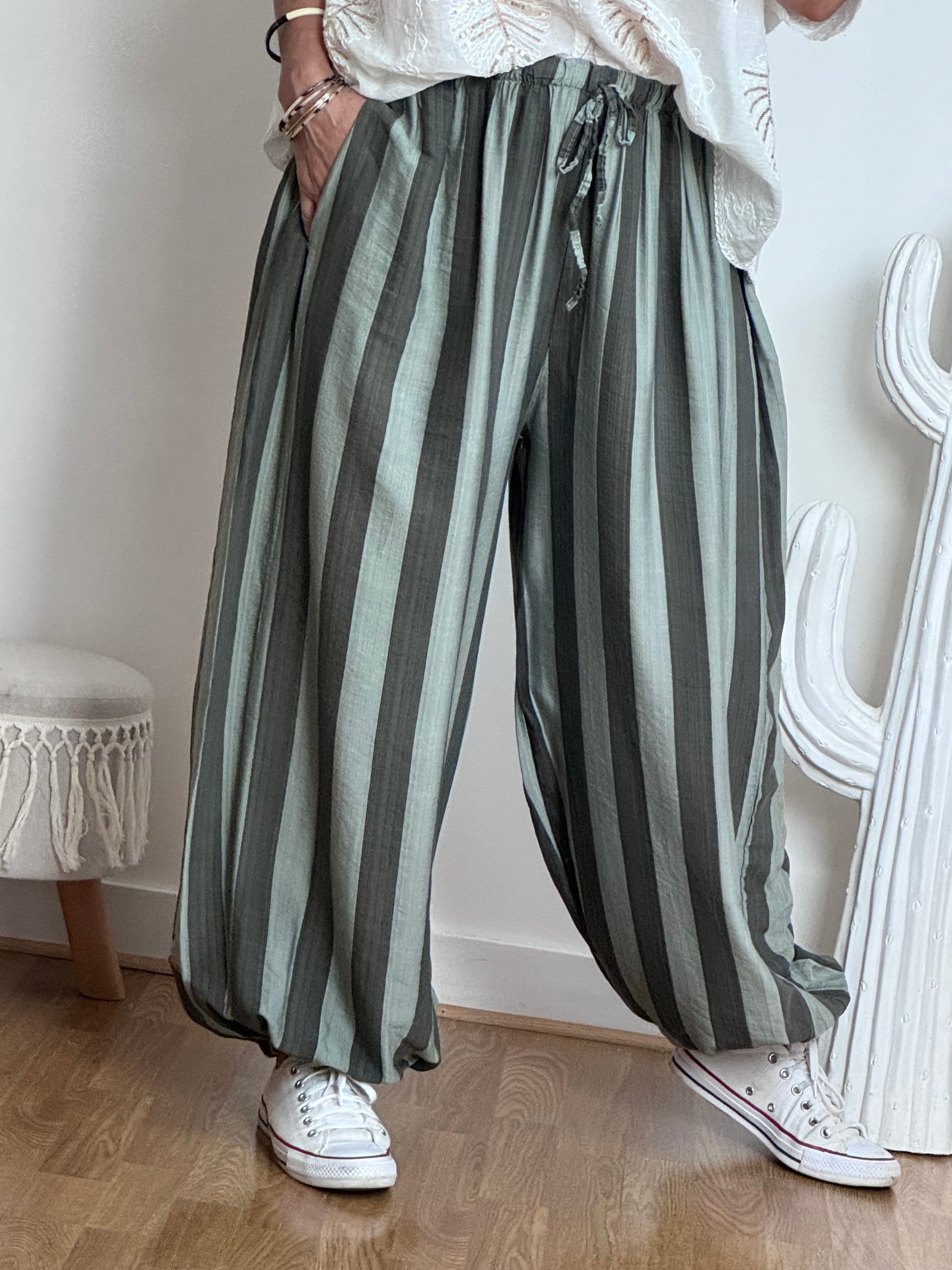 Pantalon Aladin rayé kaki joli forme TU 44/50