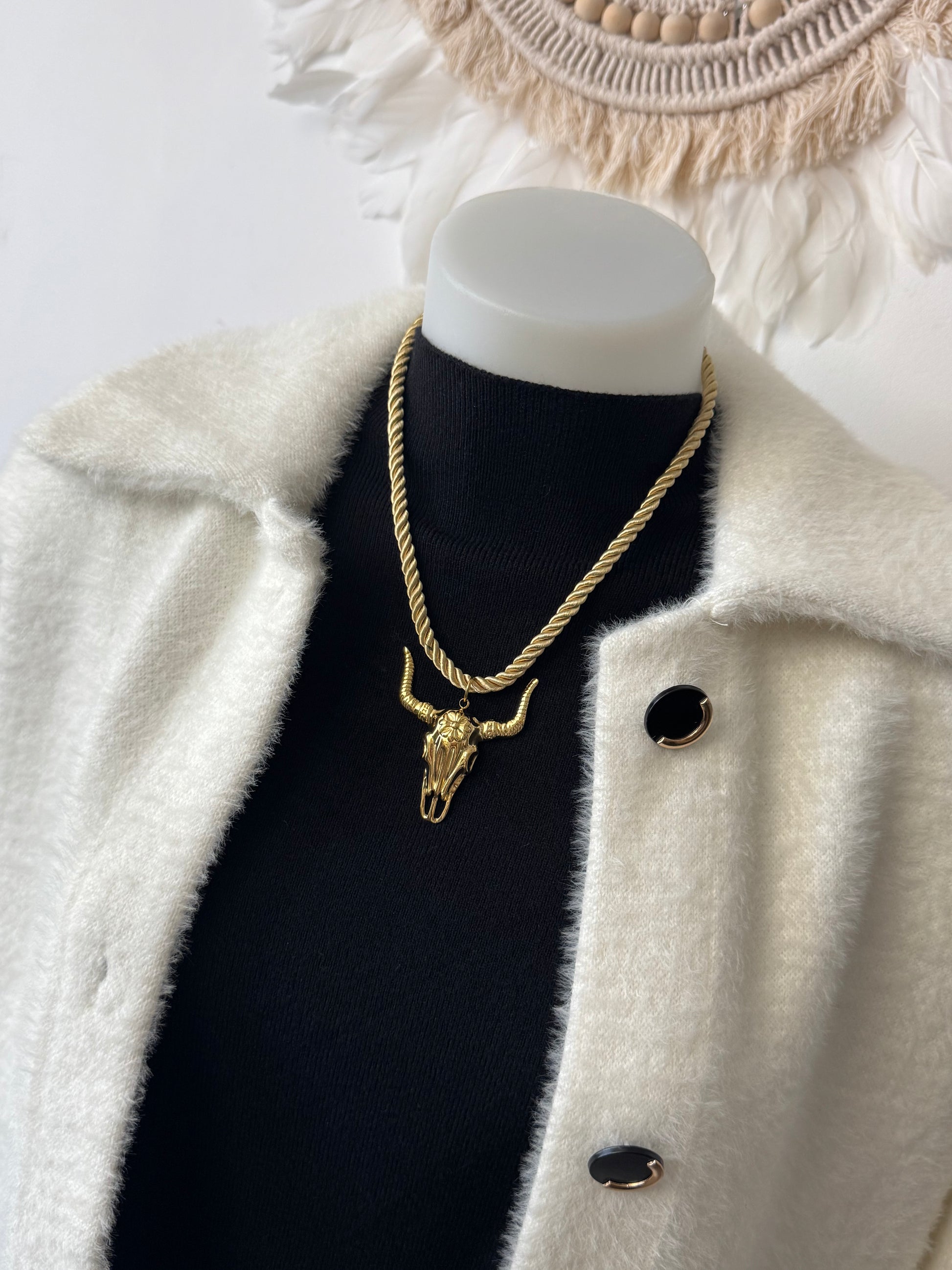Collier cordelette dorée tête de buffle