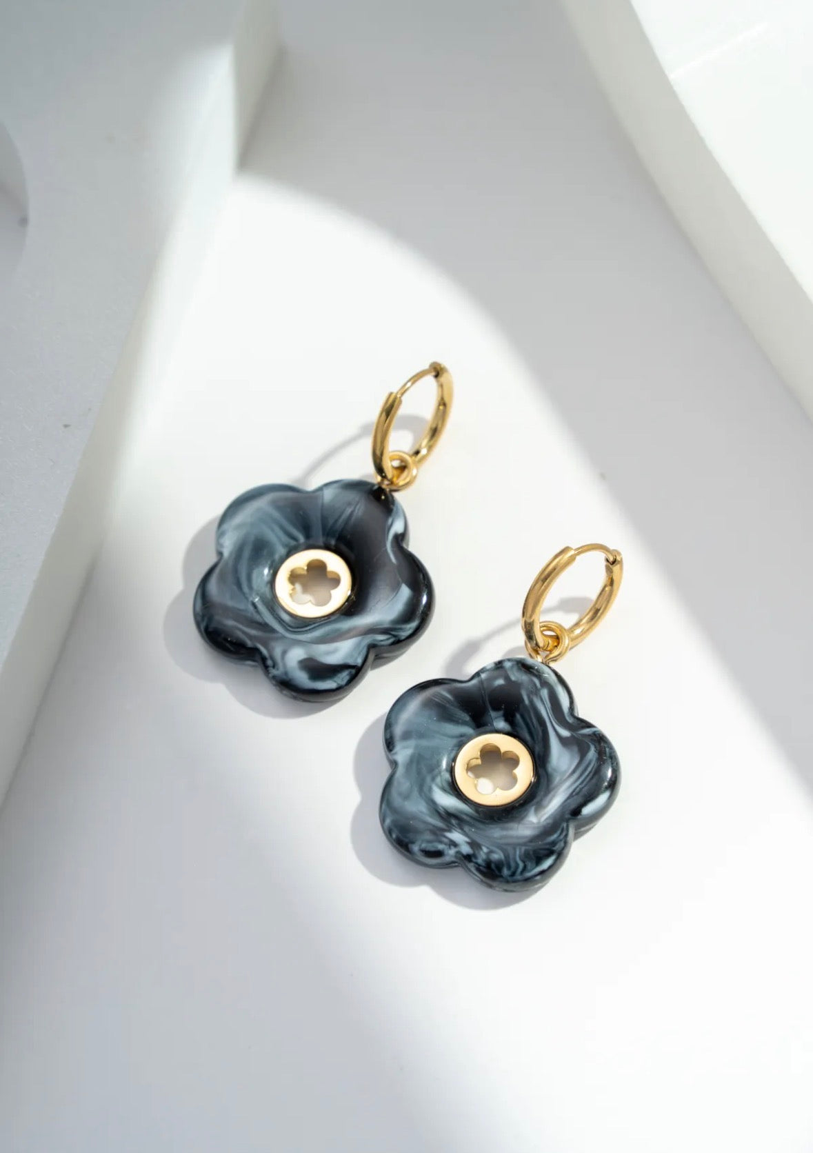 Boucle d’oreille fleur pétale