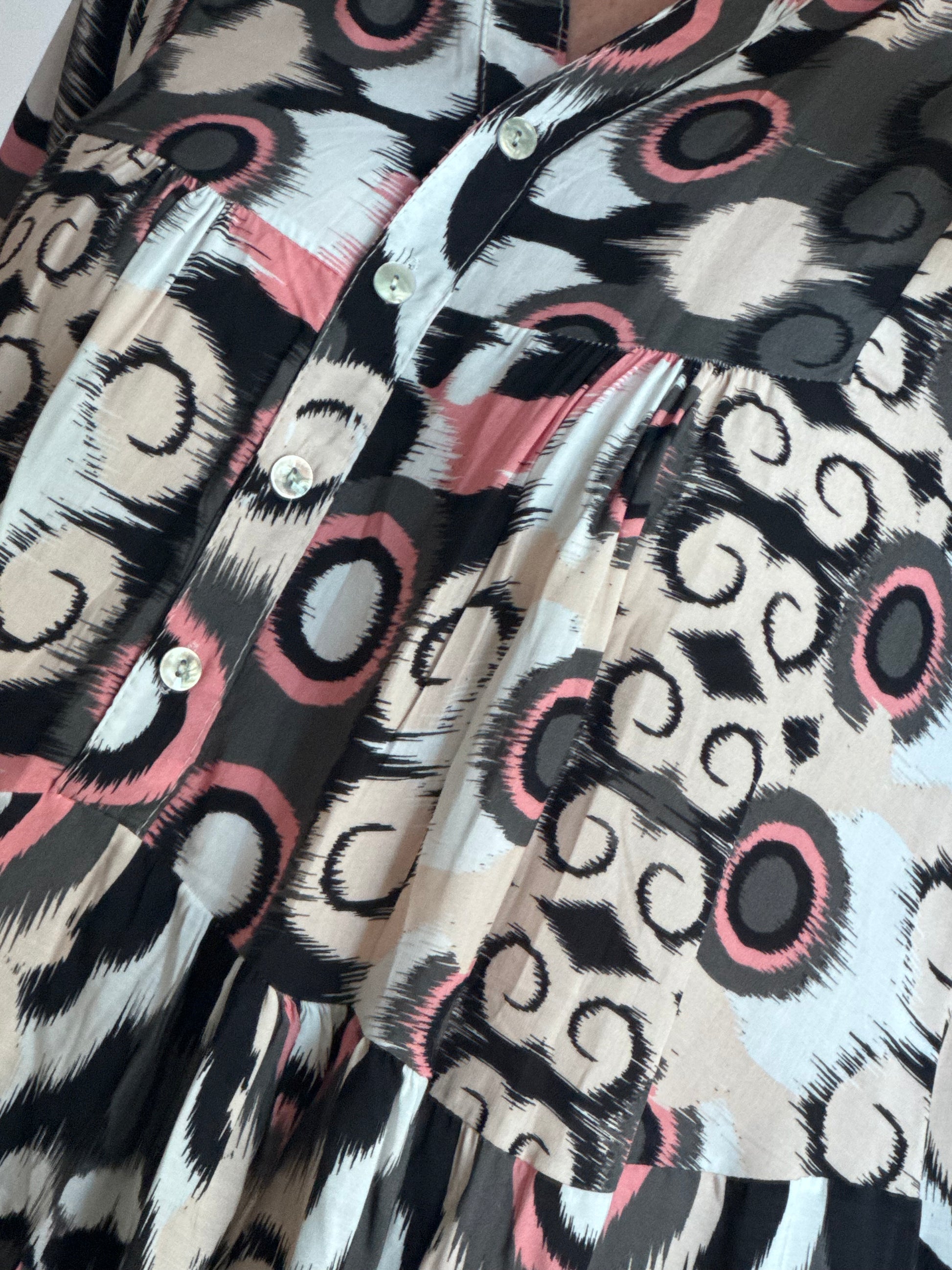 Blouse camélia noire et rose