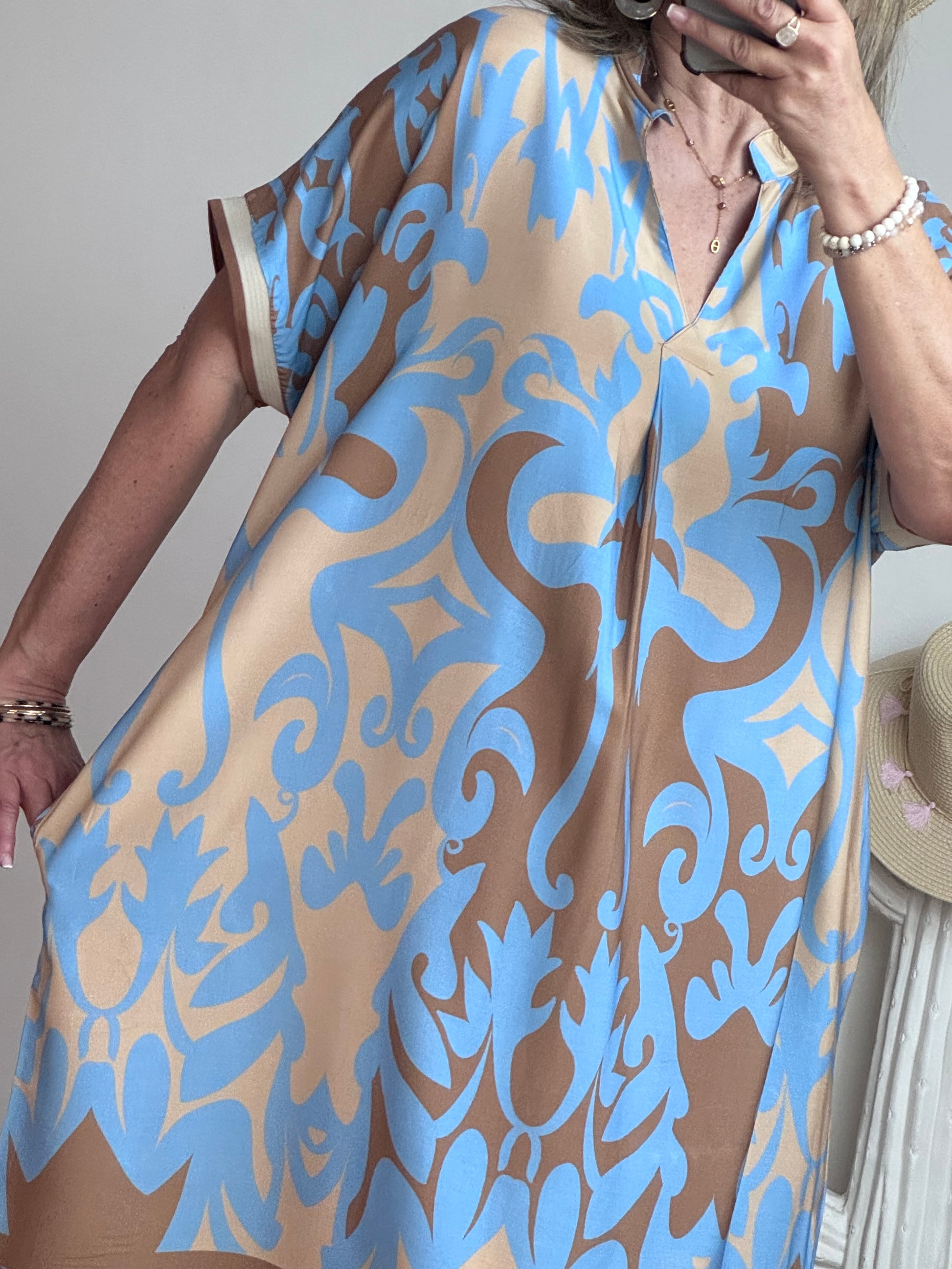 Robe fluide arabesque bleu ciel TU 40/48