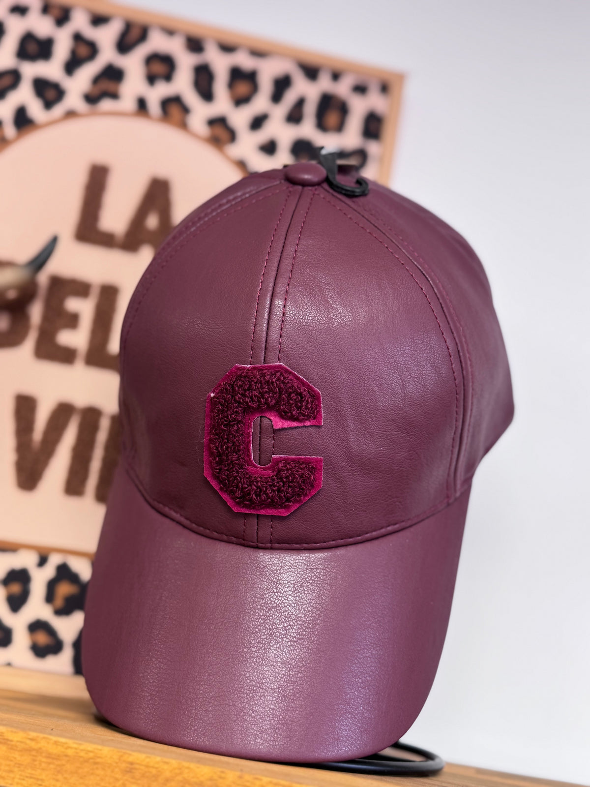 Casquette similicuir bordeaux
