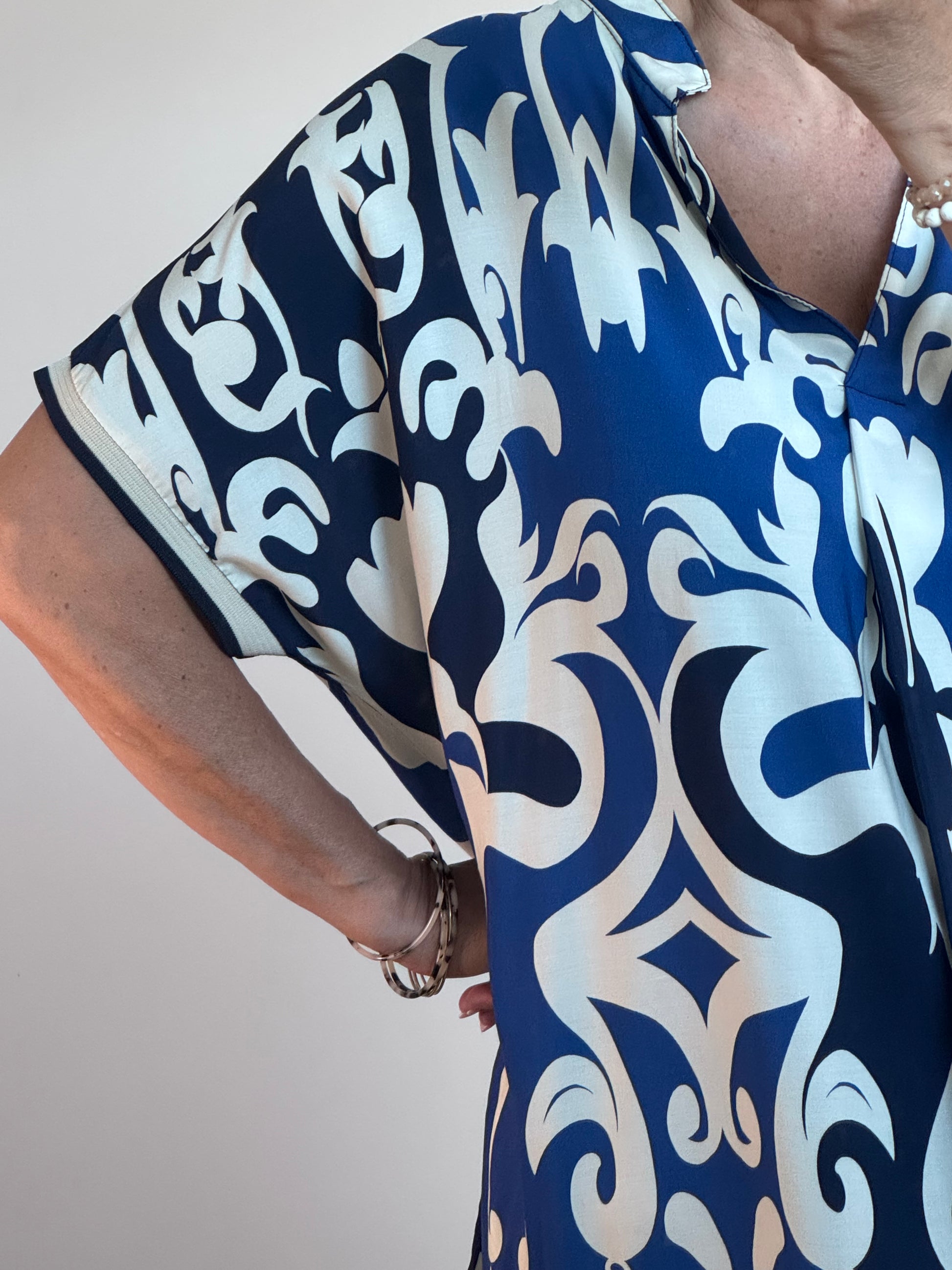 Robe fluide arabesque marine TU 40/48