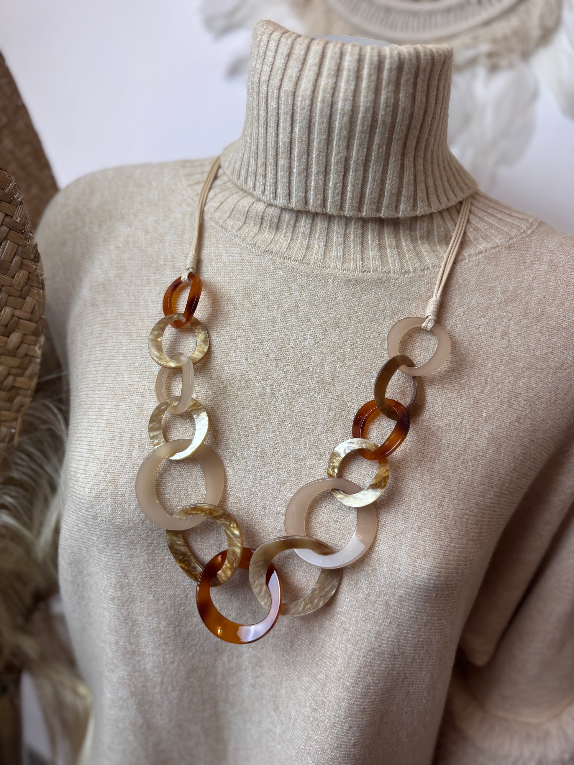 Collier Long maillons Résine Bohème Chic beige