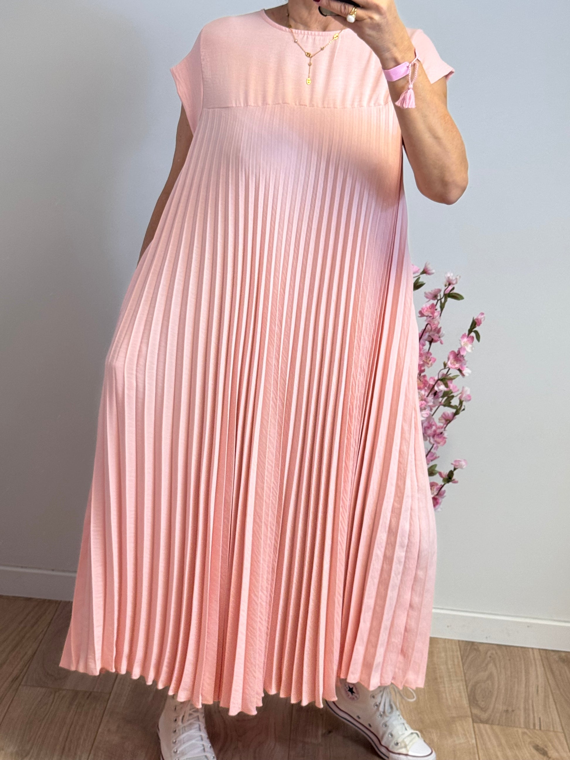 Robe longue plissée rose