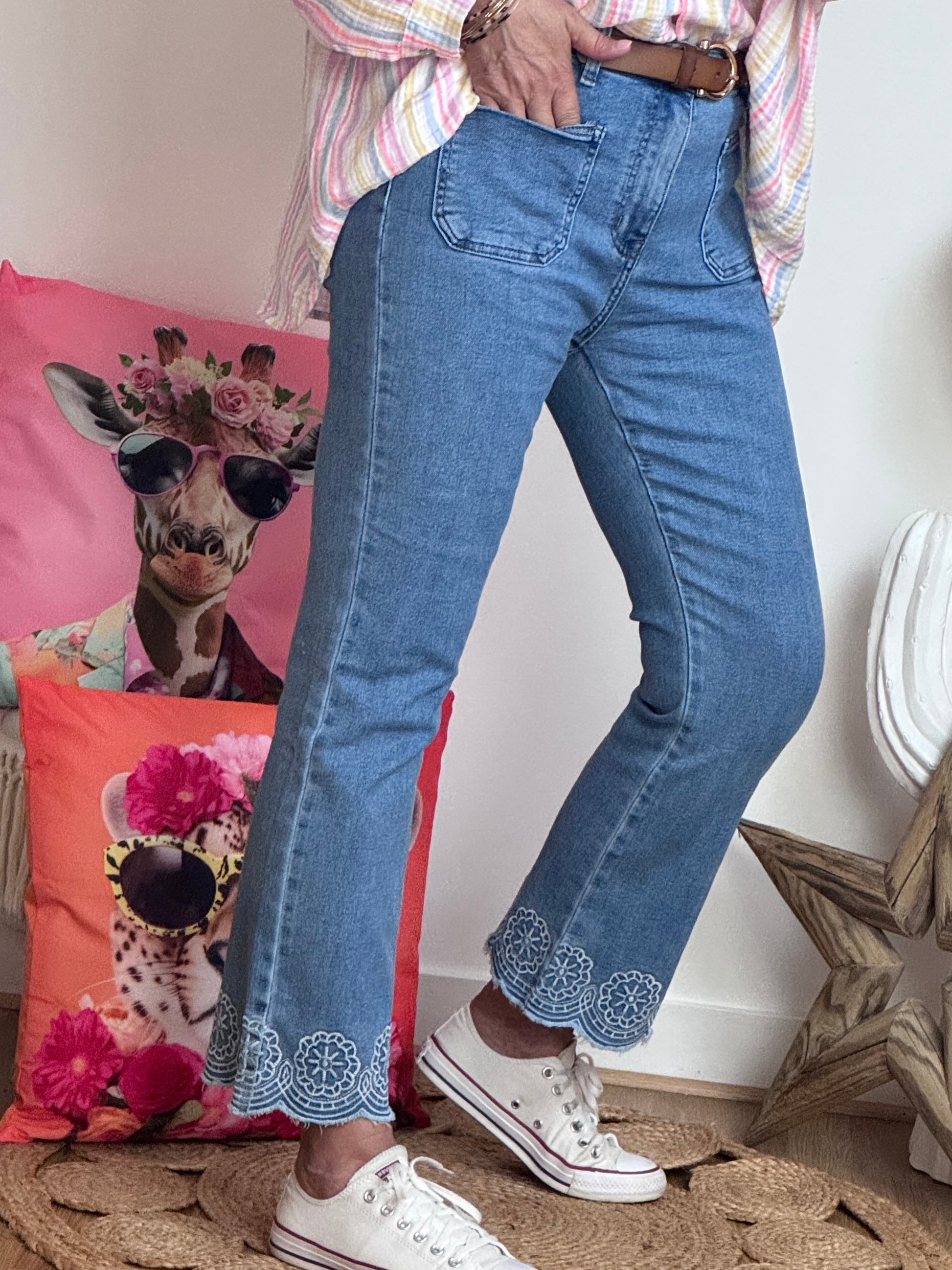 Jeans flare bleu clair brodé
