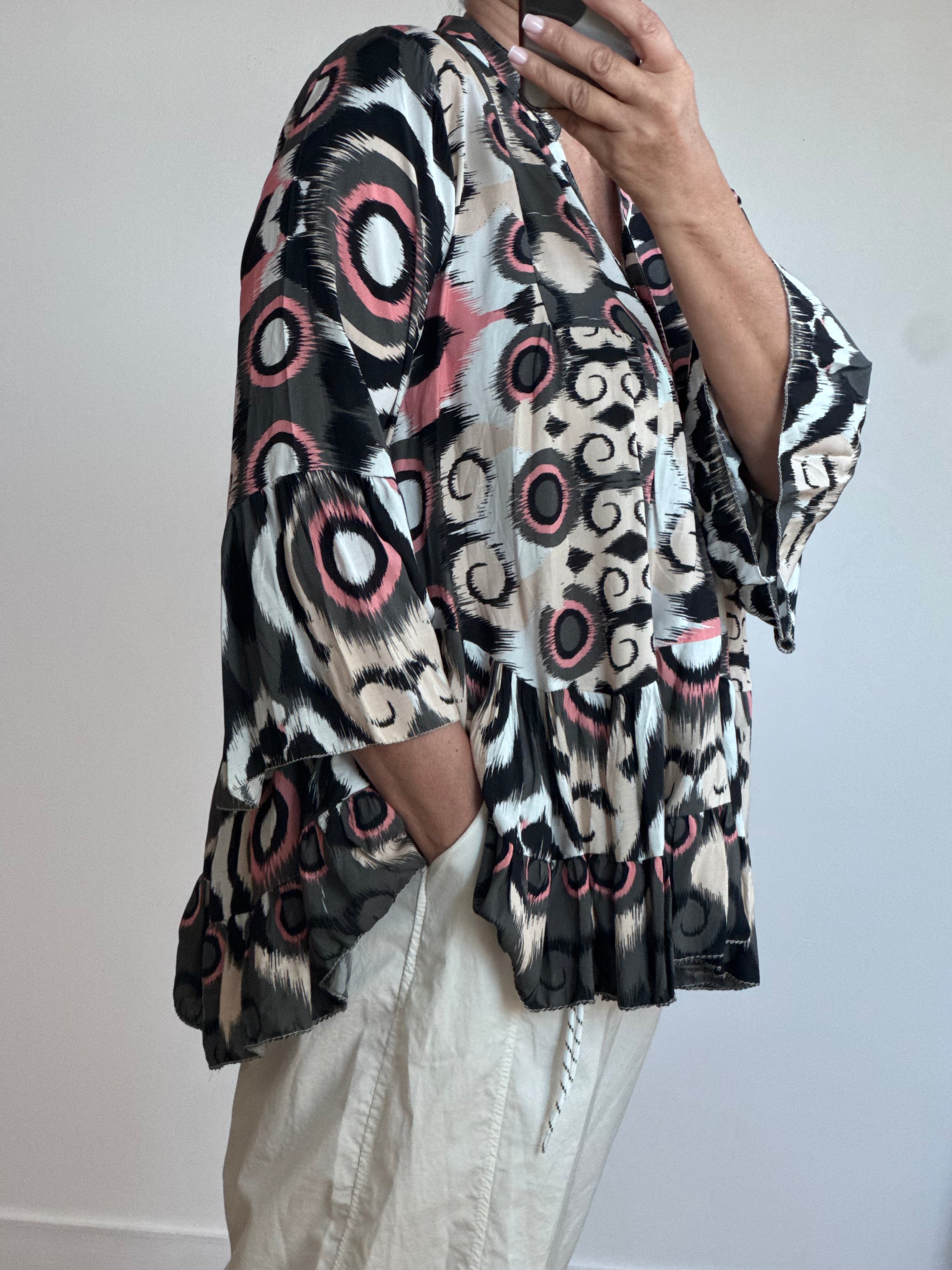 Blouse camélia noire et rose