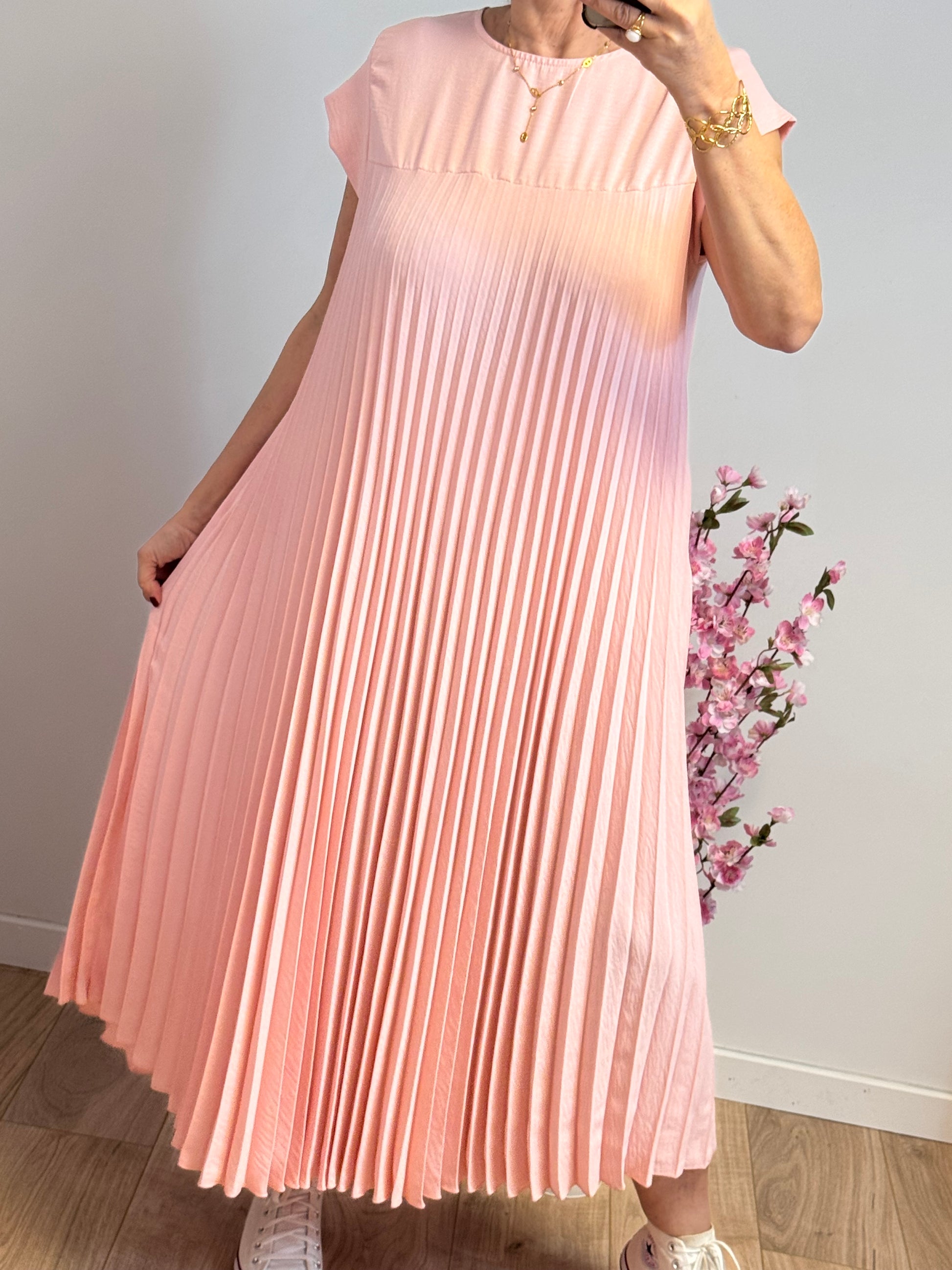 Robe longue plissée rose