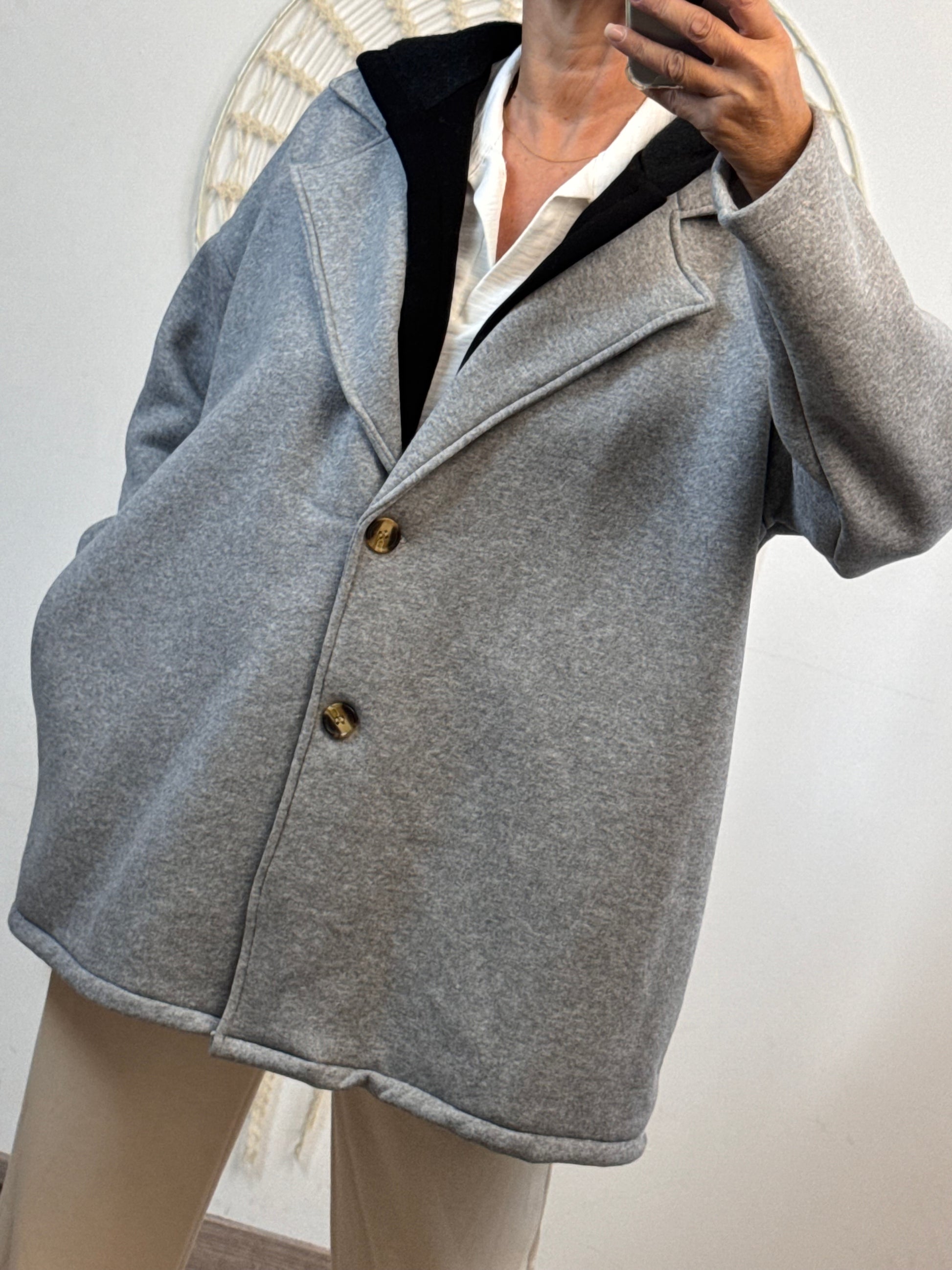 Veste molletonnée grise capuche noire TU 44/50