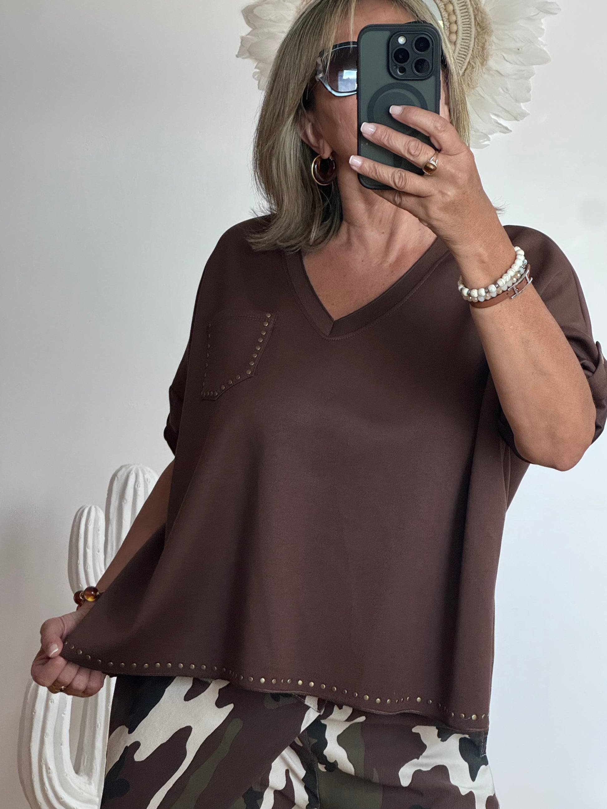 Pull marron rivets