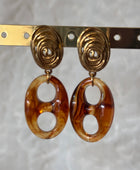 Boucles d’oreilles pendantes écaille ambre et maillon doré chic en acier inoxydable