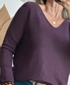 Pull col V violine, marron, terracotta et rouge