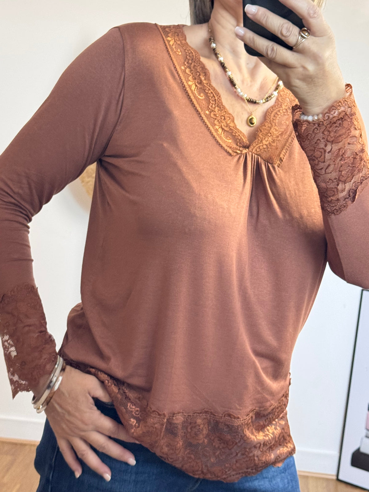 Top dentelle camel