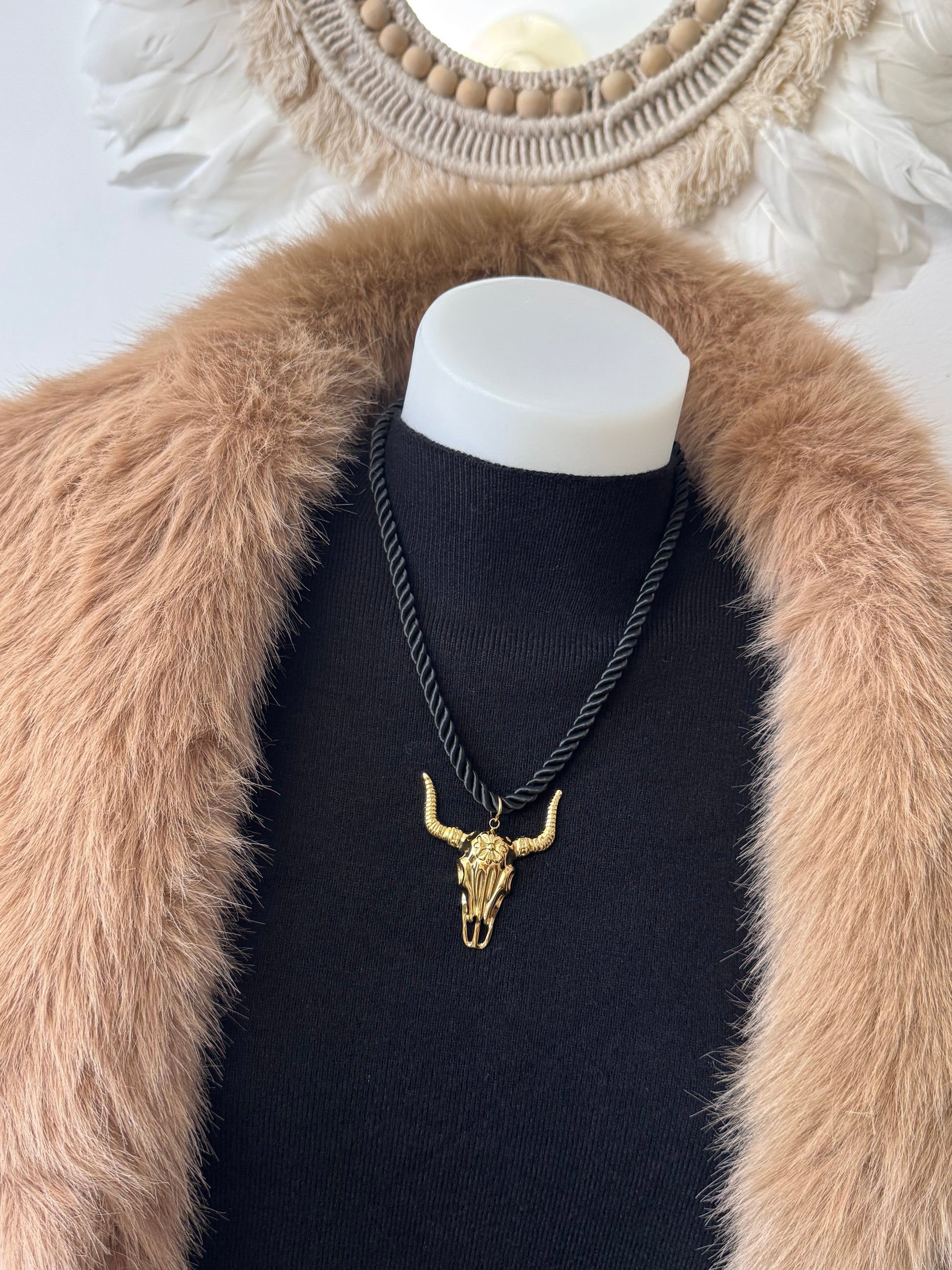 Collier cordelette noire tête de buffle