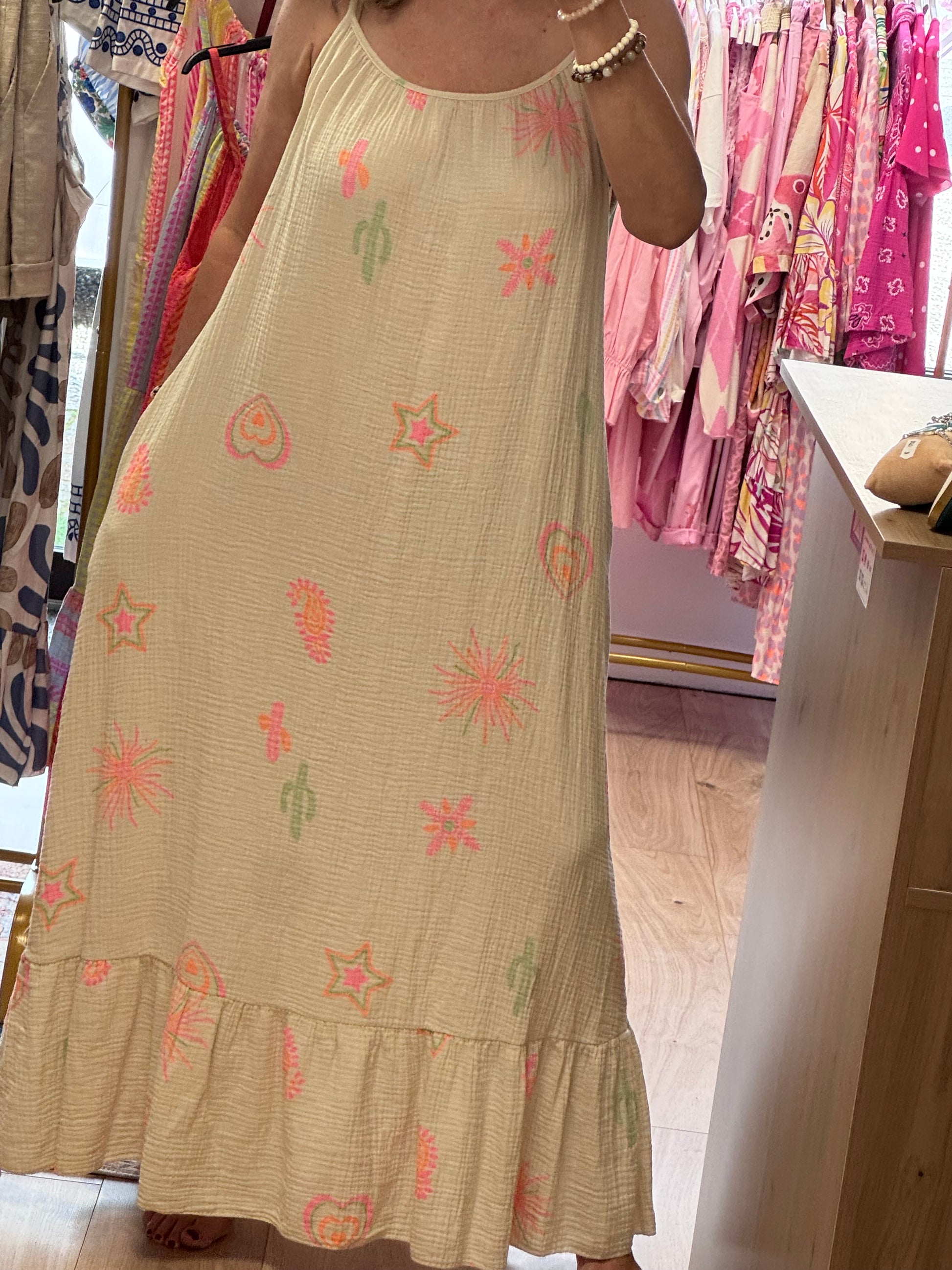 Robe à bretelles assez longue beige