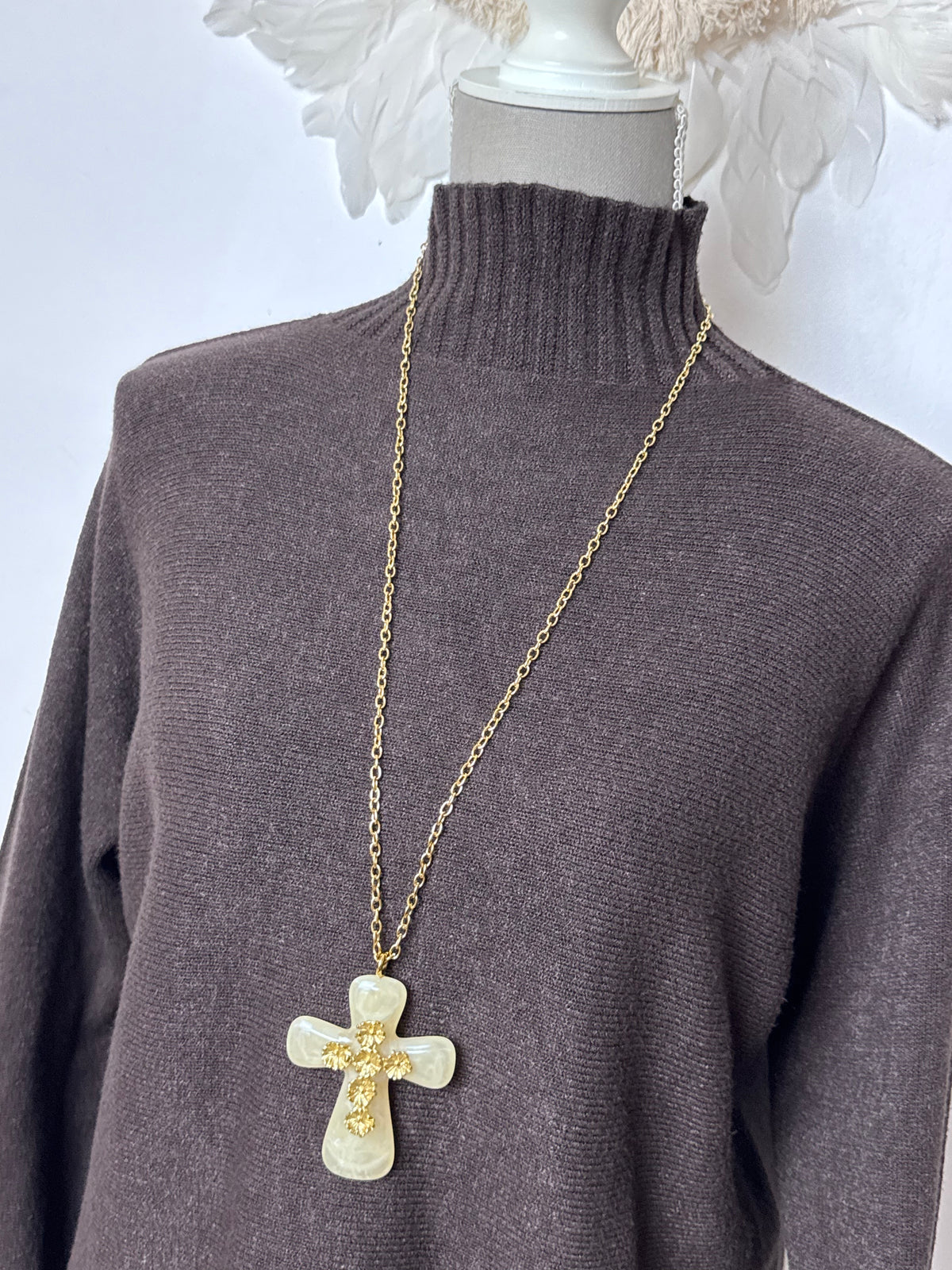 Collier croix crème