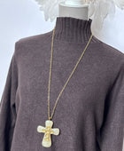 Collier croix crème