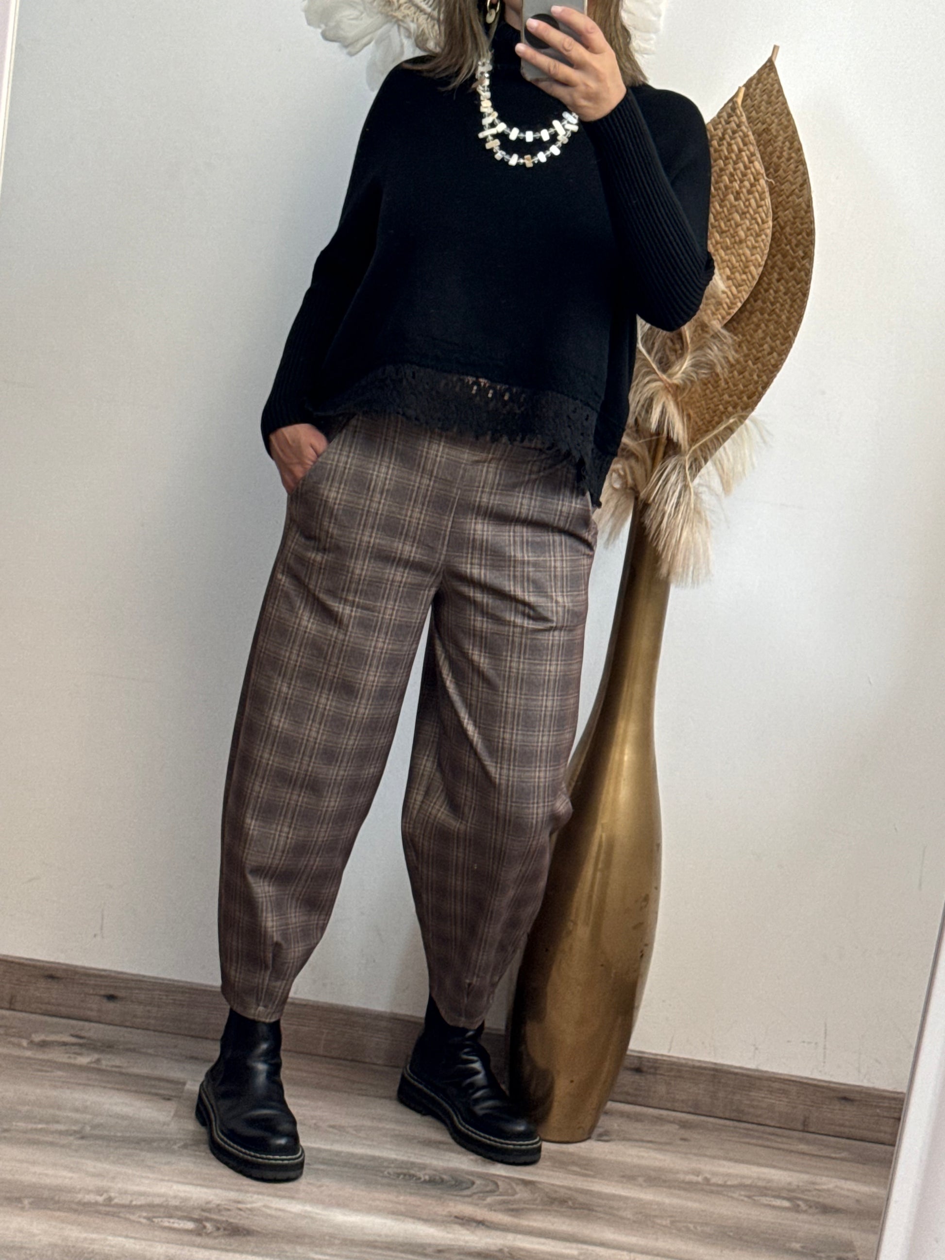 Pull noir broderie TU 38/44