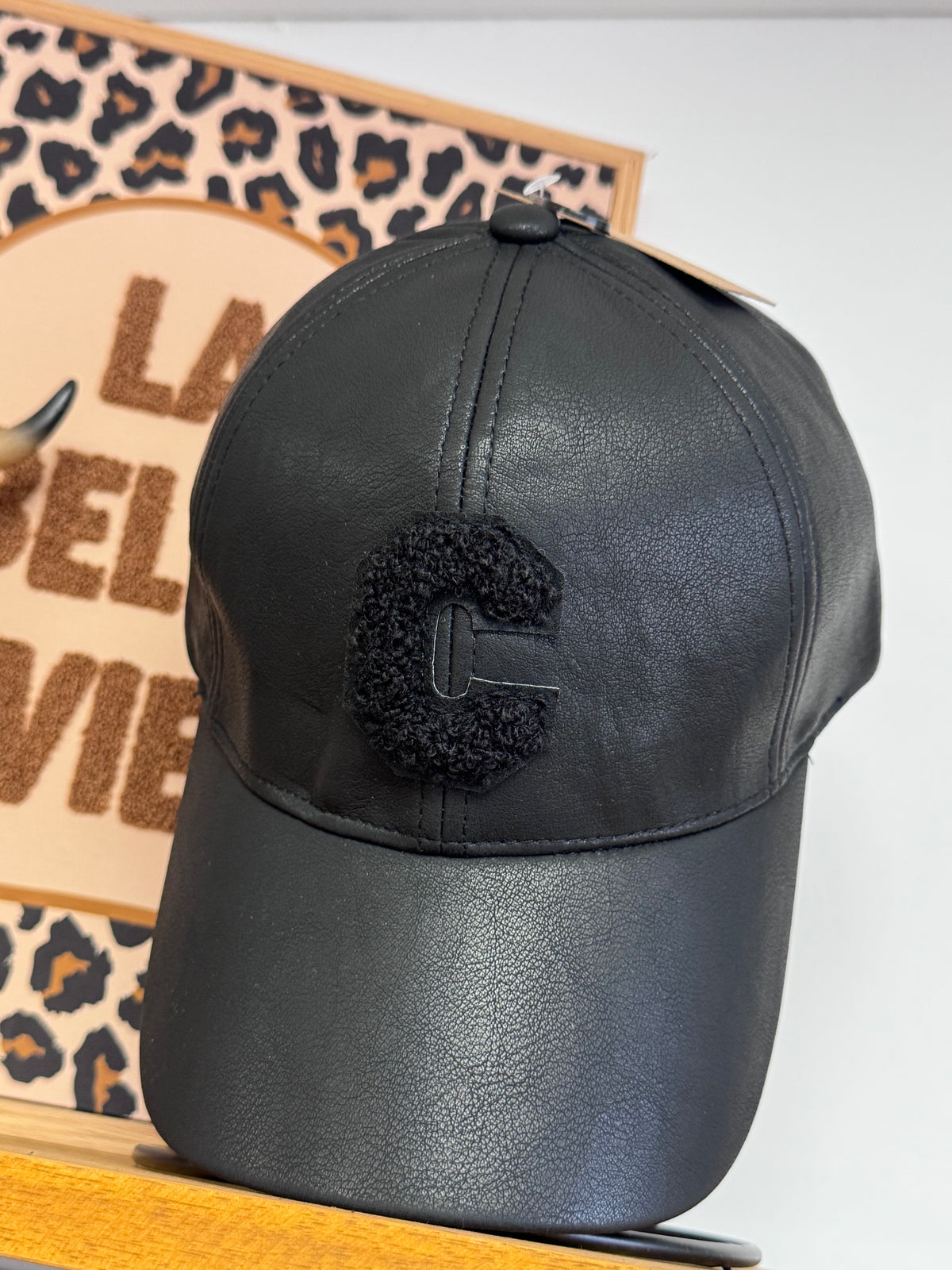 Casquette similicuir noire
