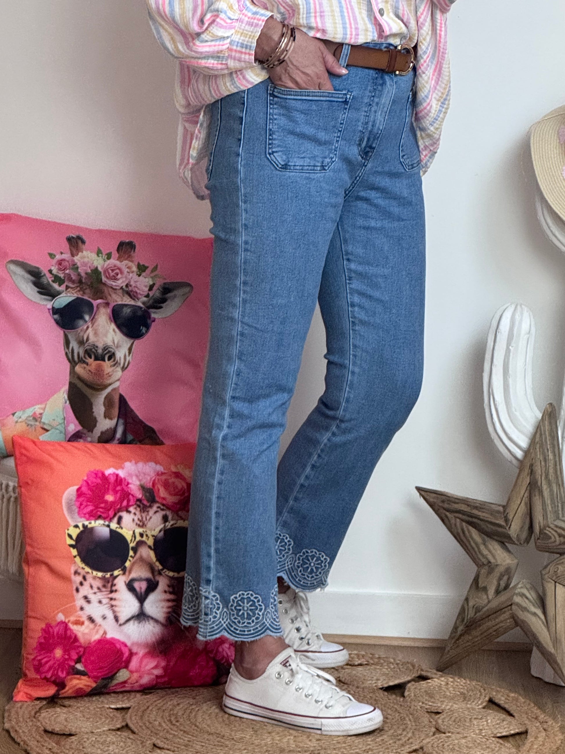 Jeans flare bleu clair brodé