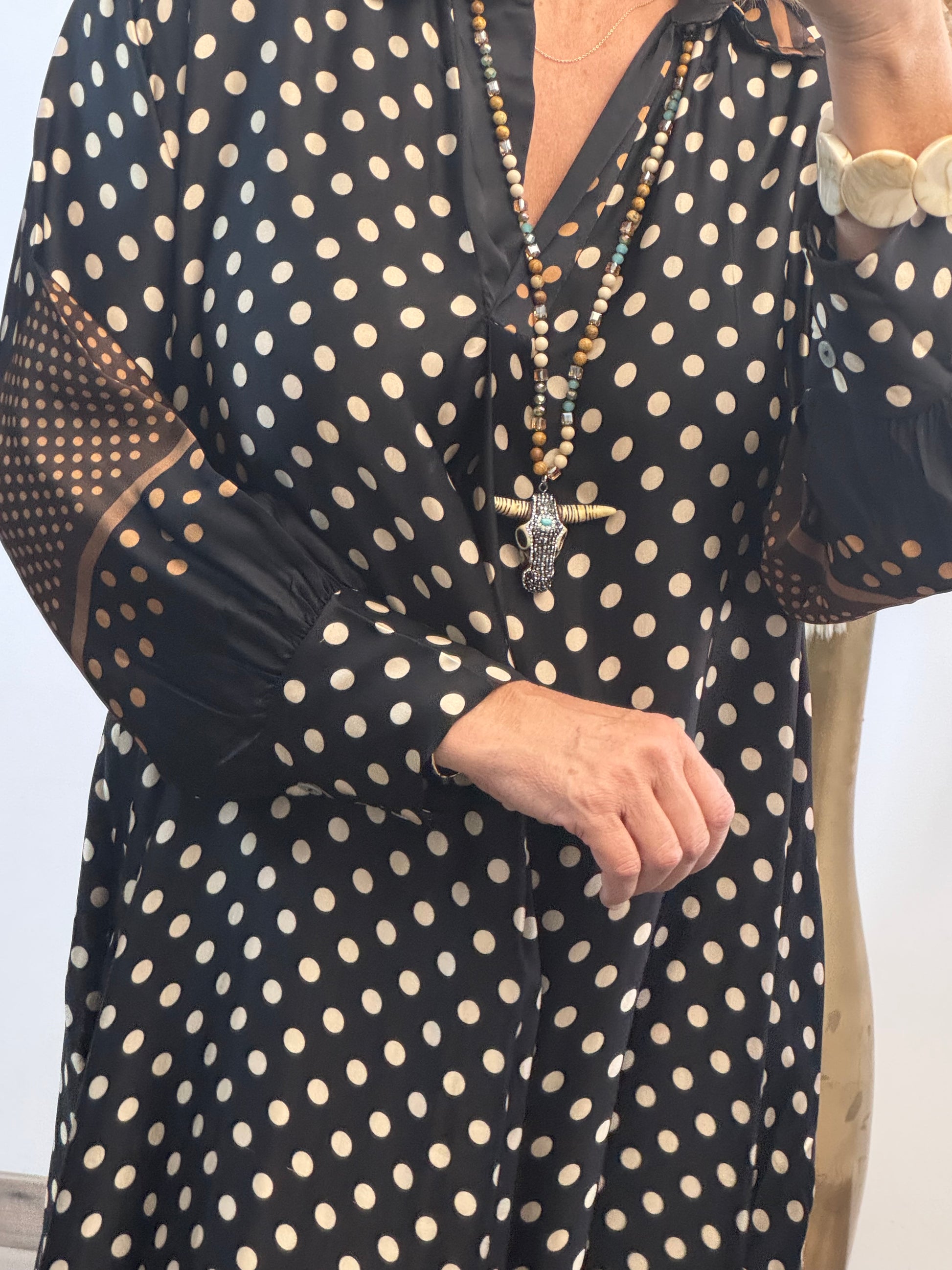 Robe noire pois