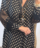 Robe noire pois