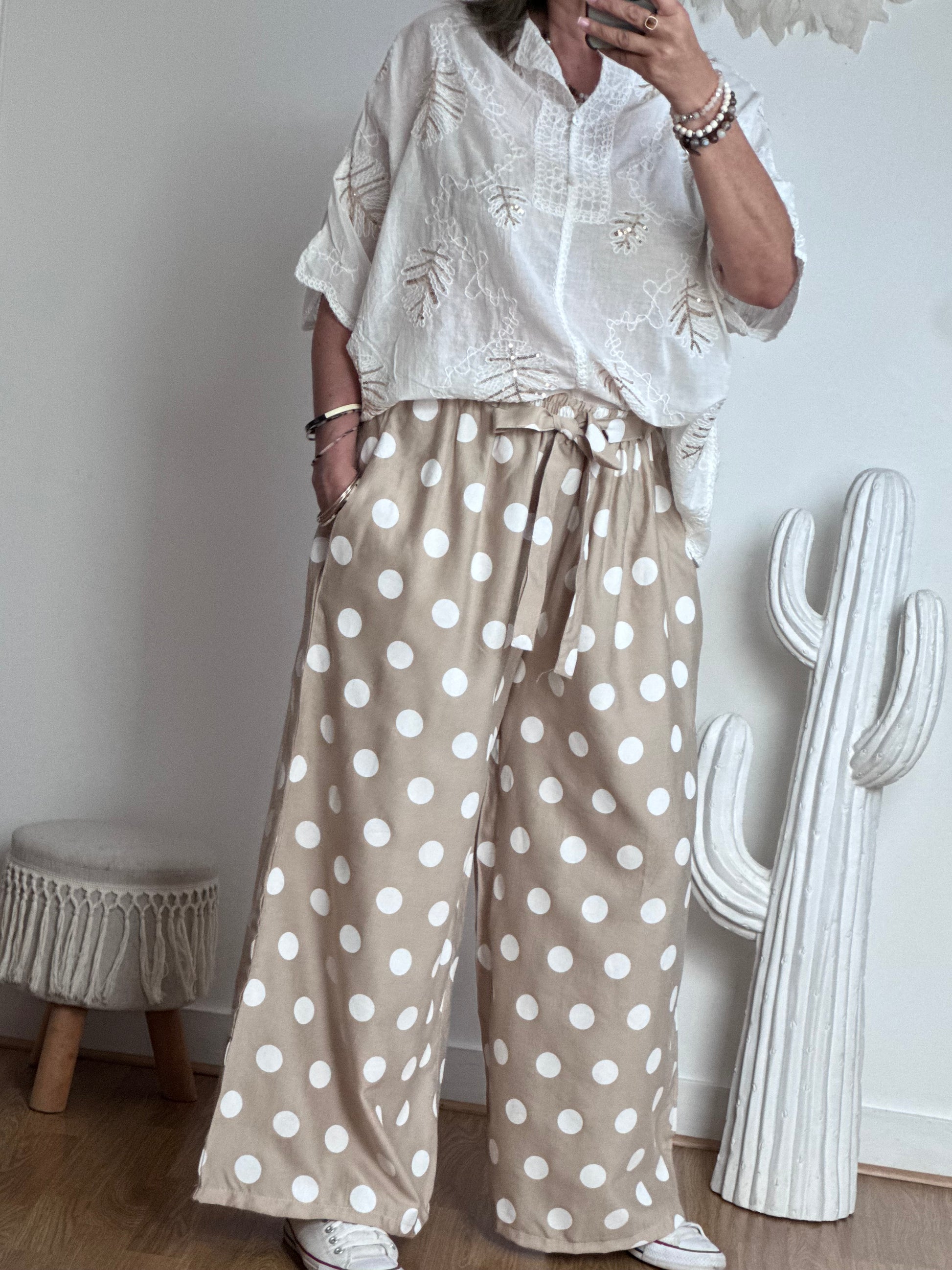Pantalon à pois beige jolie forme TU 44/50