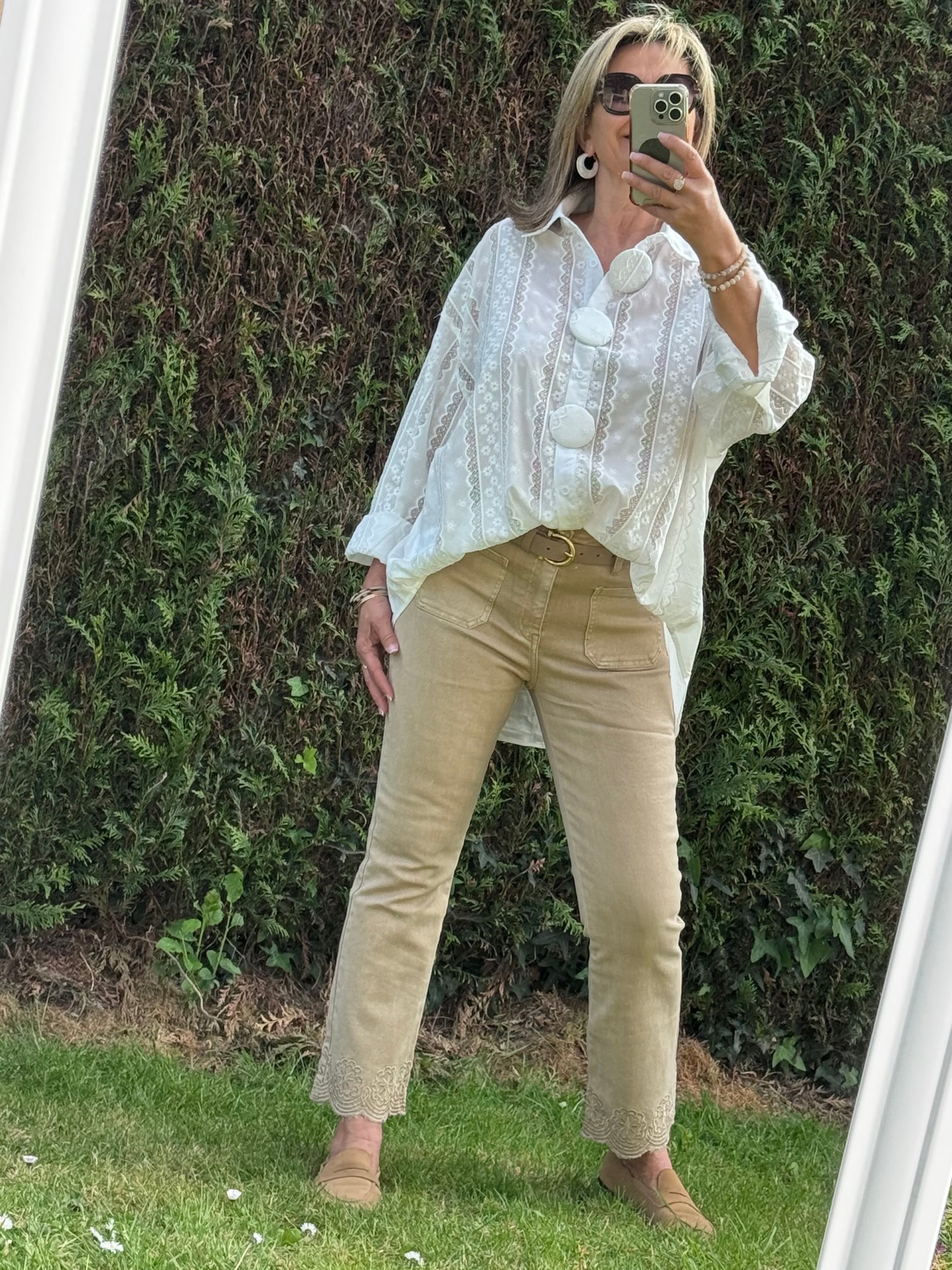 Jeans flare beige brodé