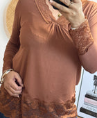 Top dentelle camel