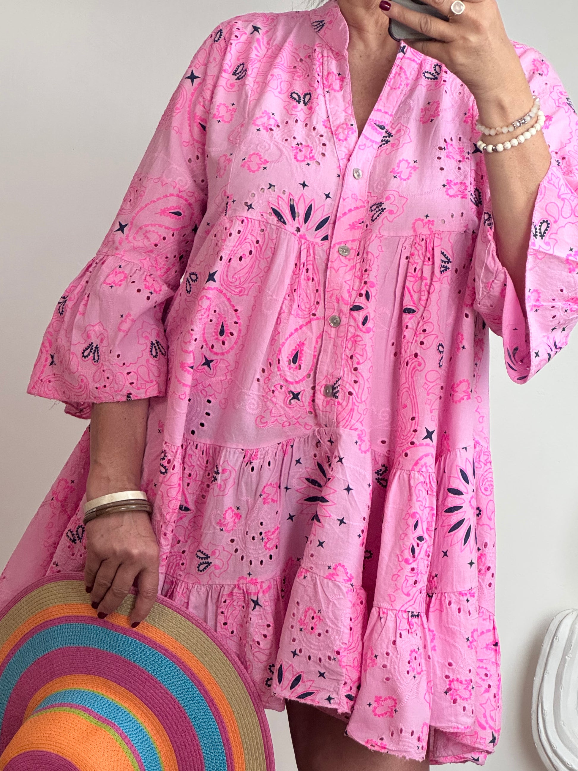 Robe courte bandana et broderie rose