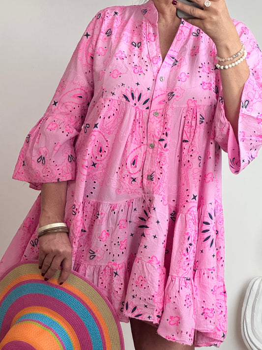 Robe courte bandana et broderie rose