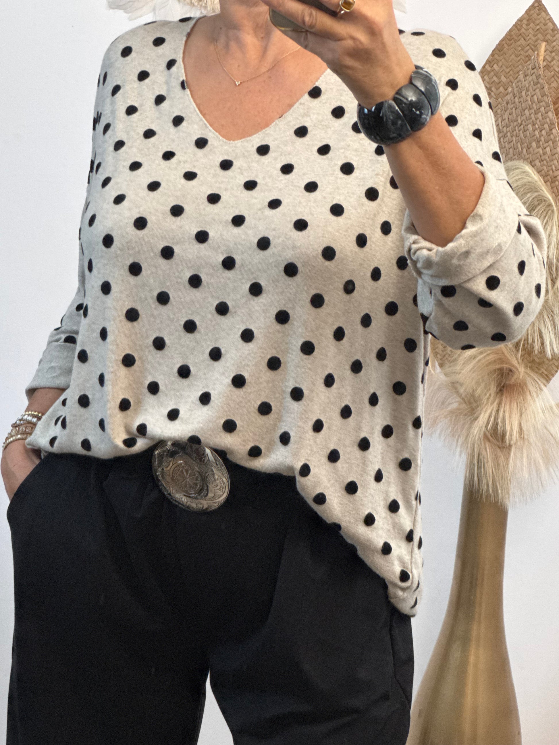 Pull beige pois noir