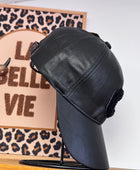Casquette similicuir noire