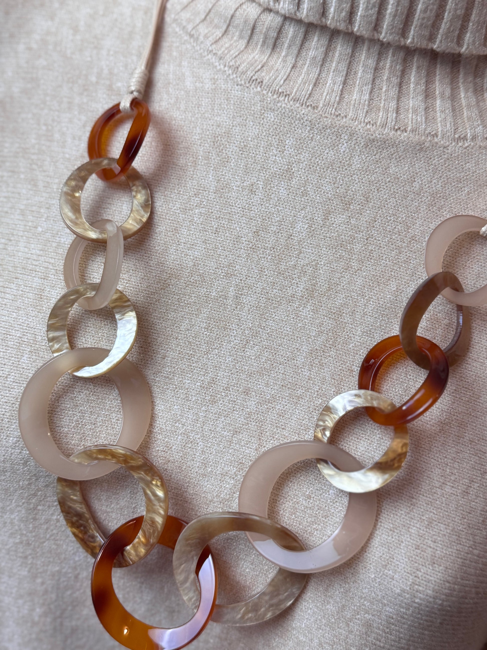 Collier Long maillons Résine Bohème Chic beige