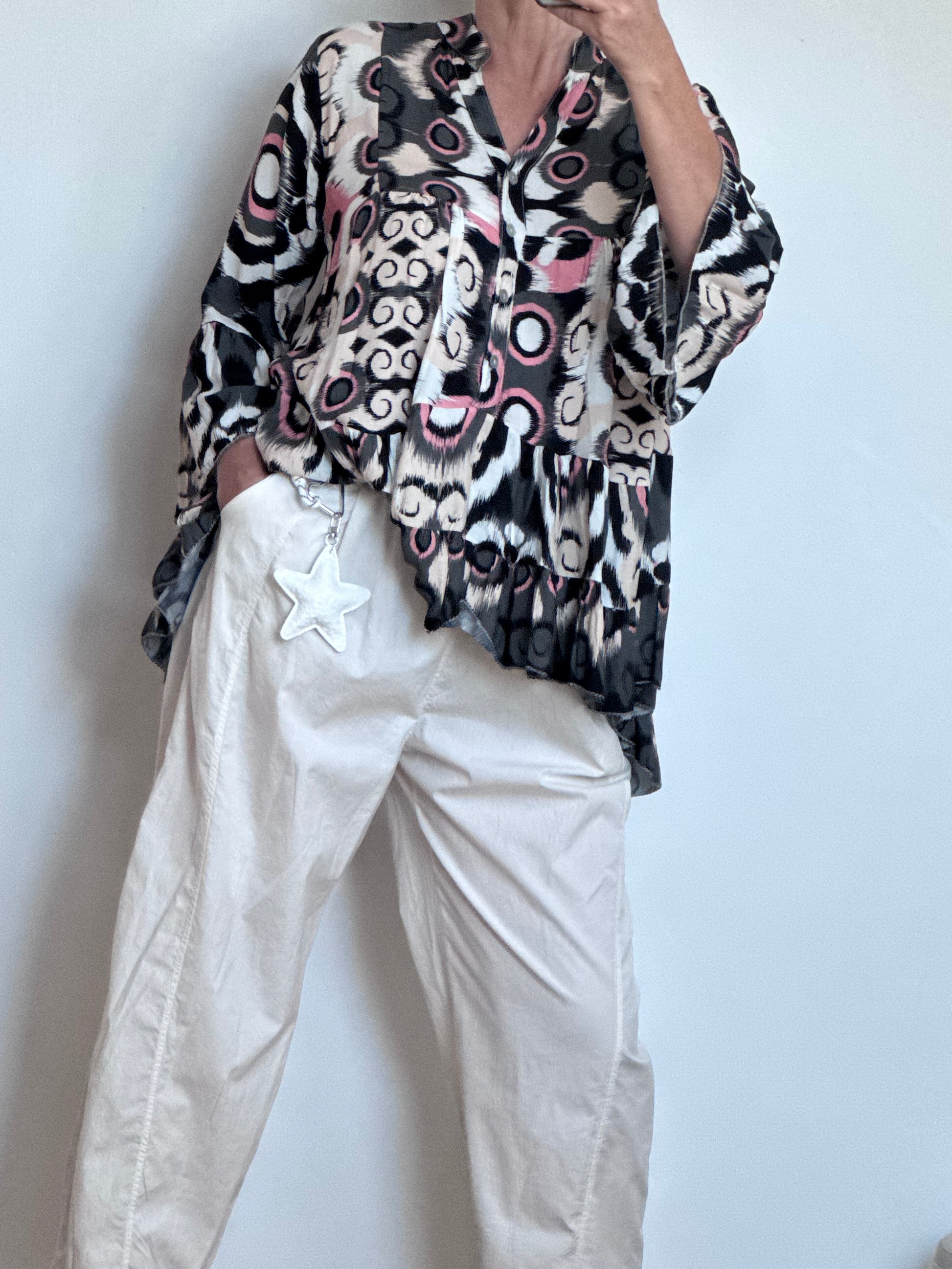 Blouse camélia noire et rose