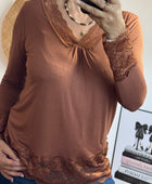Top dentelle camel