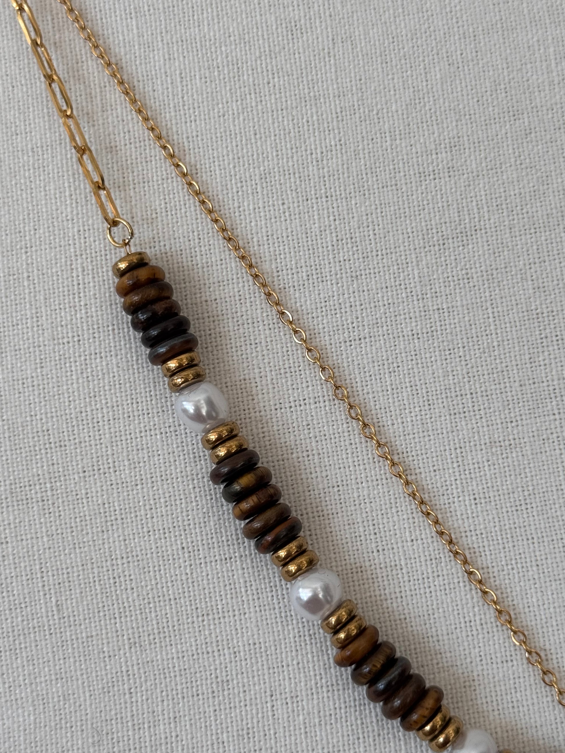 Collier double rang doré perles nacrées et pierre œil de tigre acier