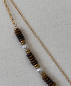 Collier double rang doré perles nacrées et pierre œil de tigre acier