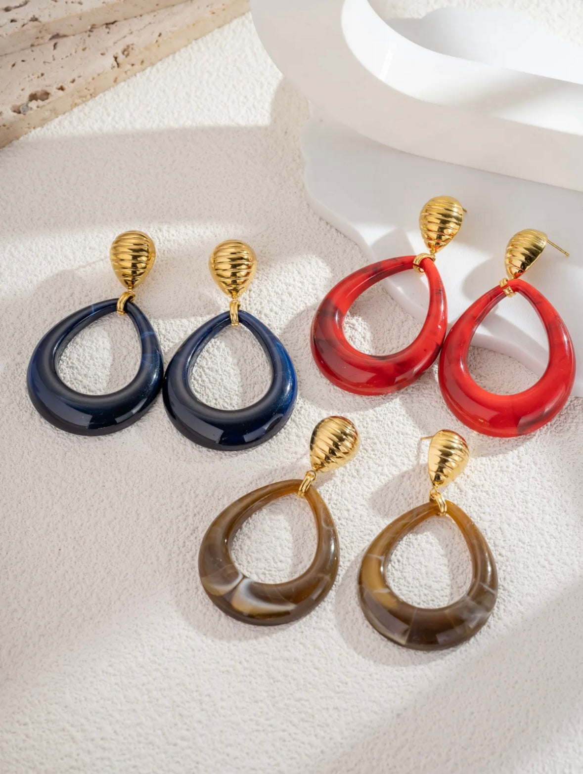 Boucles Goutte Résine
Colorée et Clou Doré