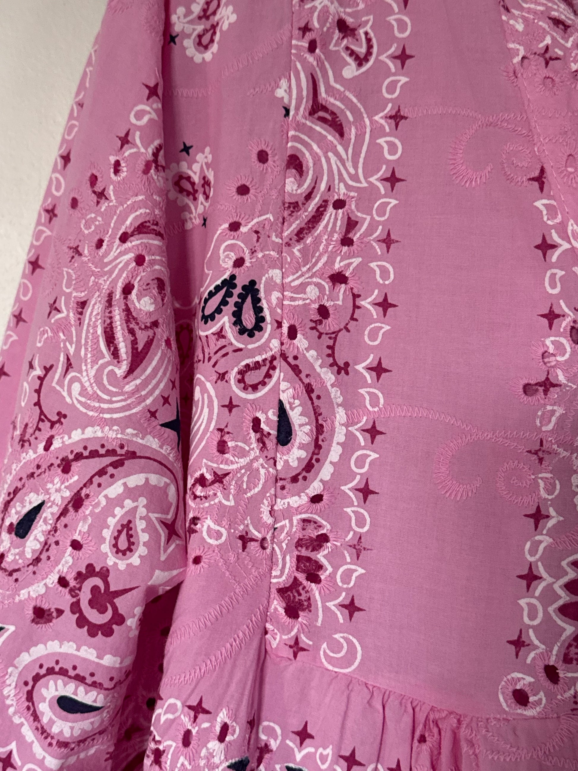 Robe longue bandana et broderie rose