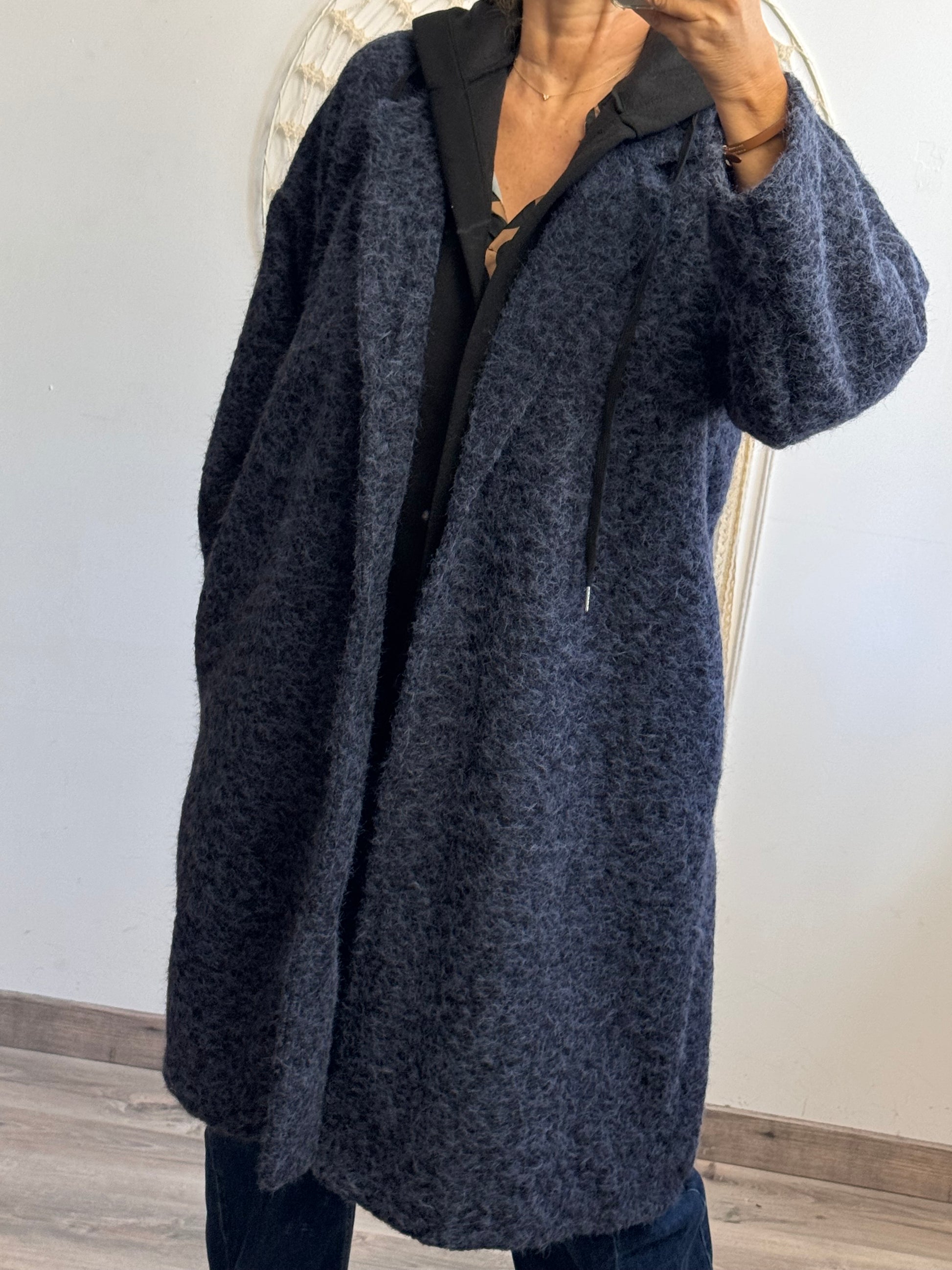 Manteau bouclette bleu capuche noire