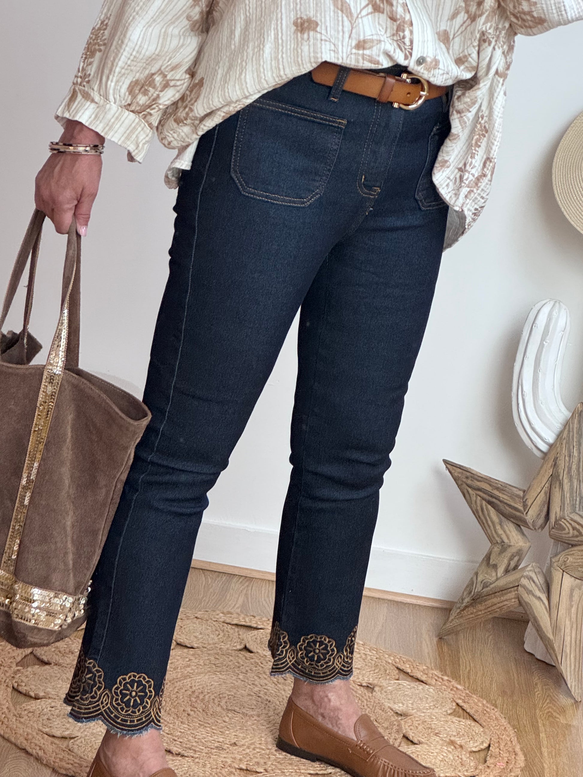 Jean flare bleu brute brodé