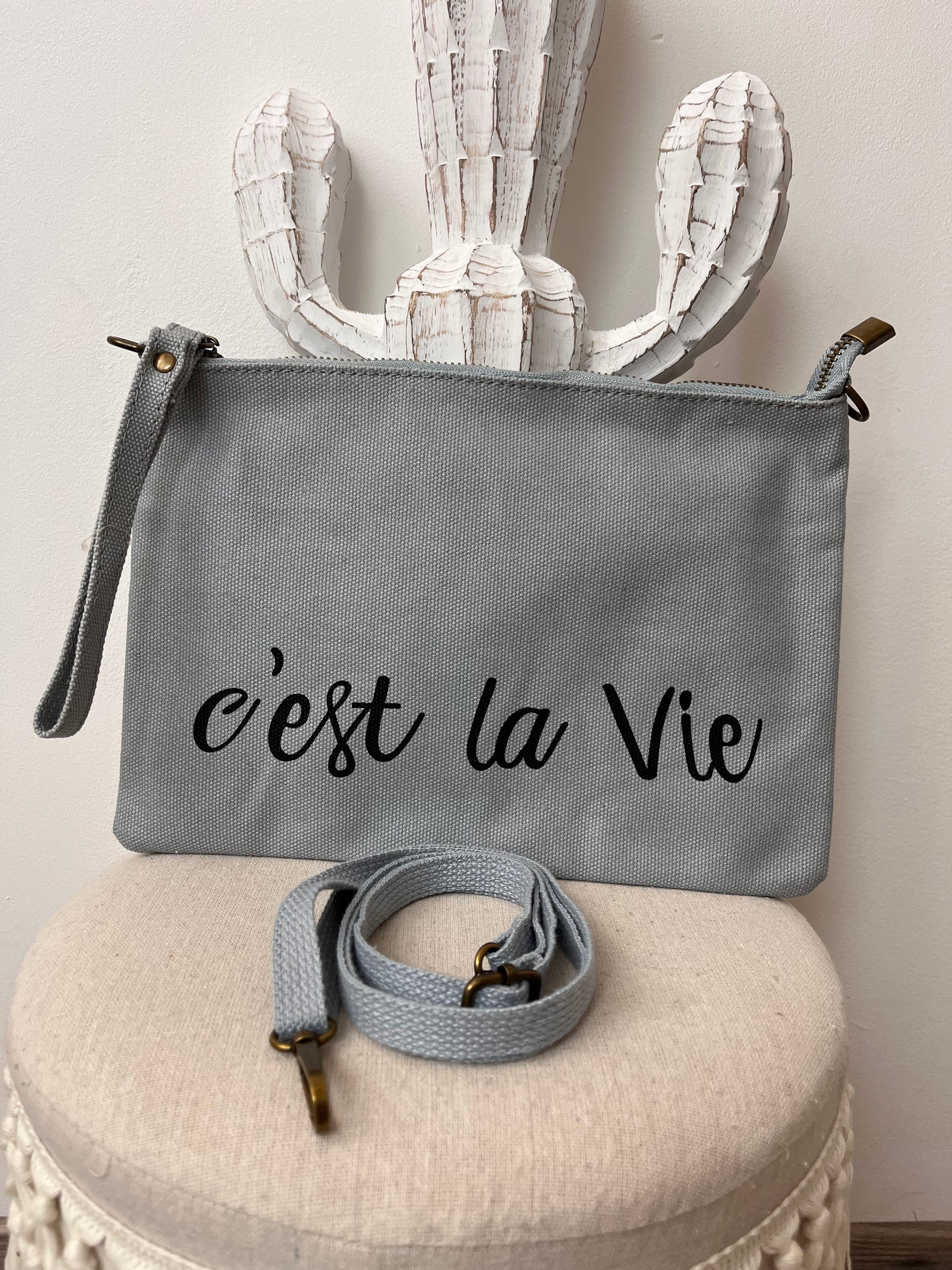 Pochette c’est la vie gris bleuté