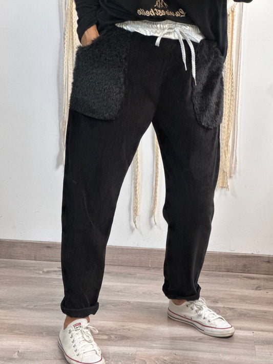 Pantalon noir poches moumoute