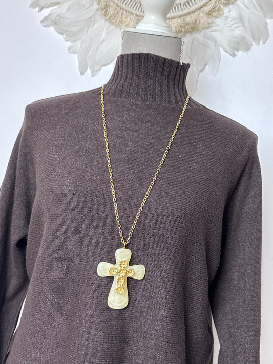 Collier croix crème